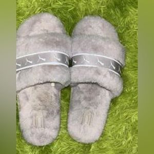 Puma fuzzy slippers size 6